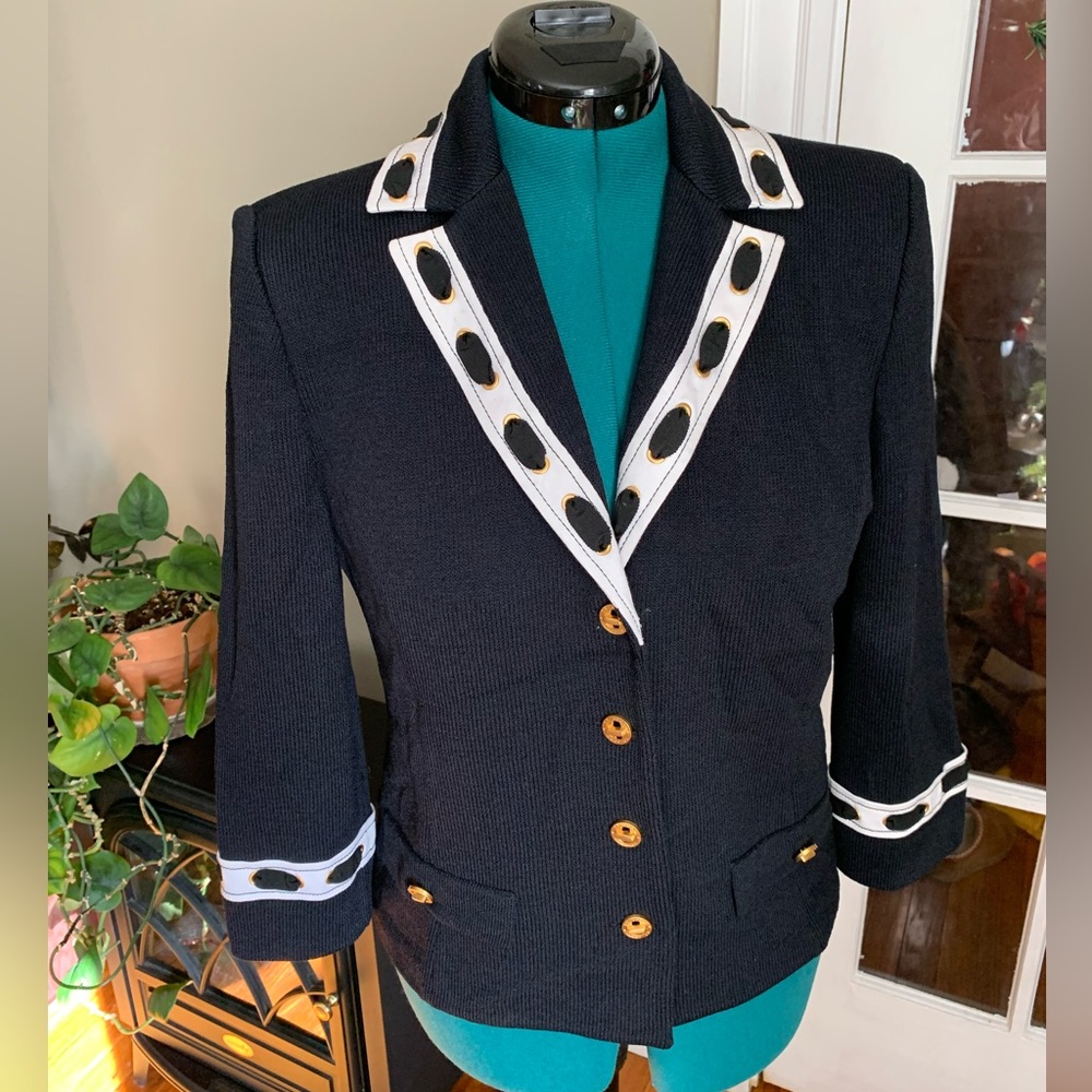 ST. JOHN COLLECTION Santana Knit Navy Blazer Sz 10 with matching skirt